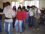 Inma enseña a las jóvenes a bailar una Isa Canaria